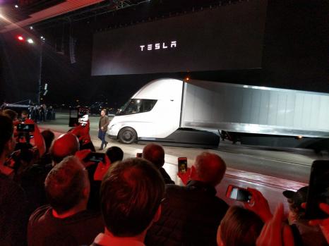 Вантажівка Tesla: фото та усі характеристики