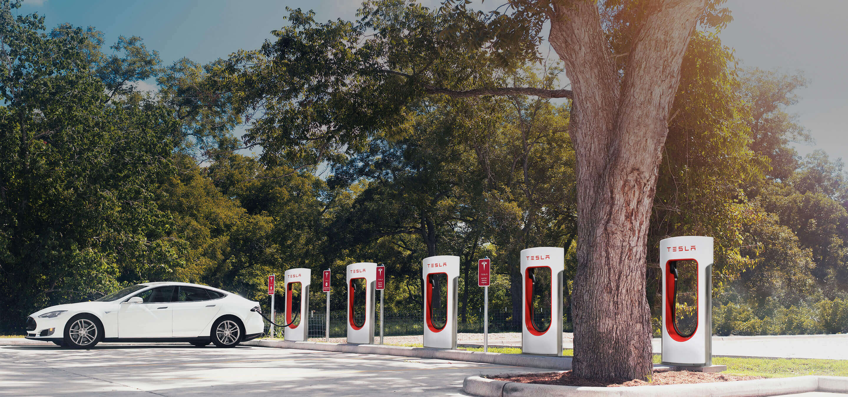 Tesla змінила правила користування станціями Supercharger