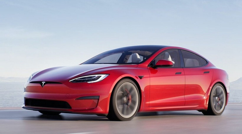 Tesla Model S Plaid подорожчала. І не просто так