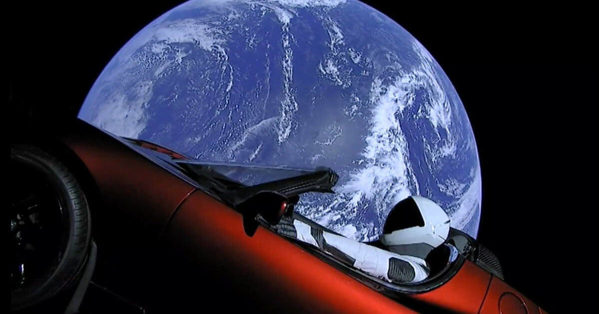 Tesla Roadster покинув Землю 