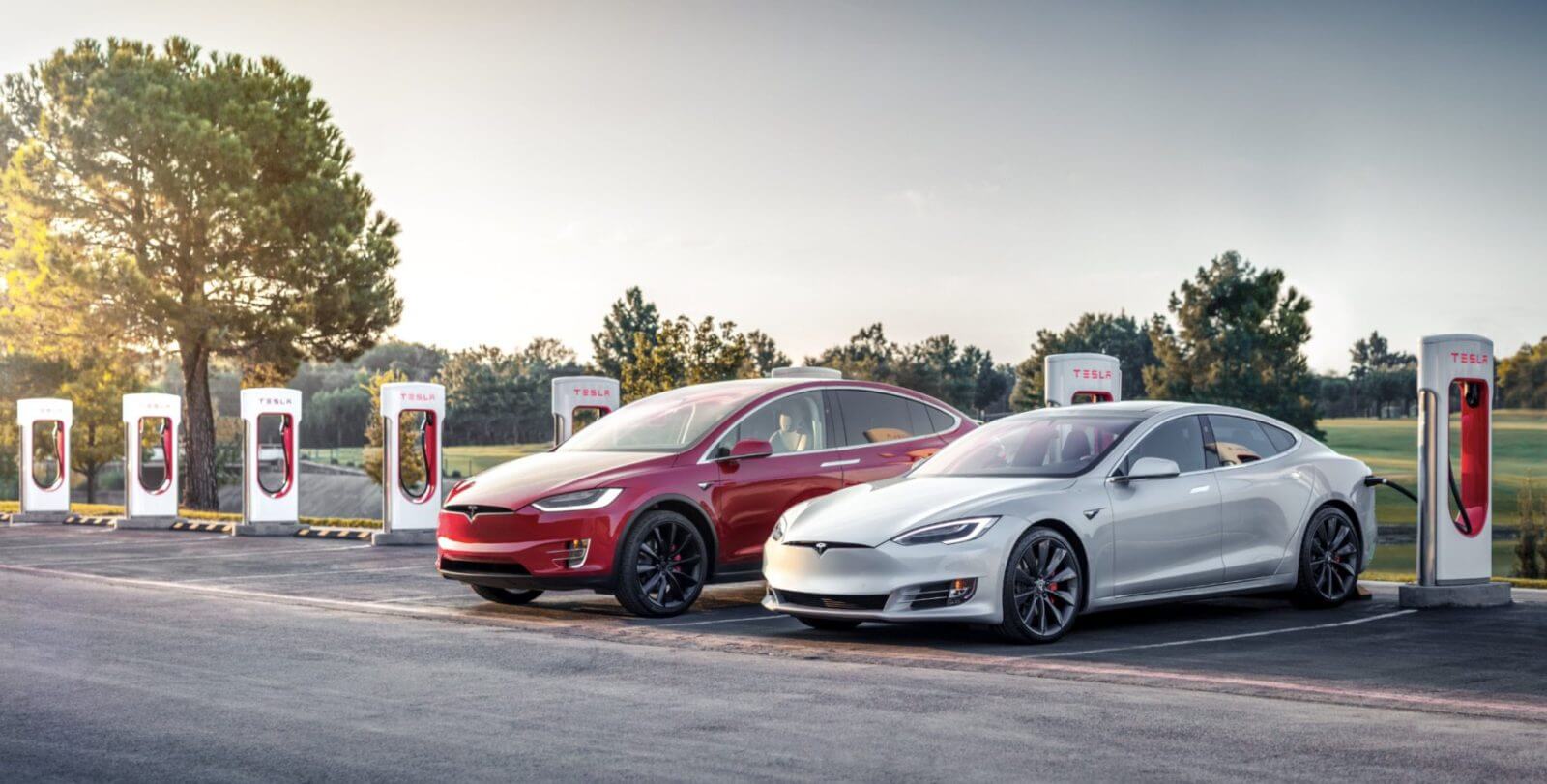 Tesla Model S та Model X: що є в базі, а що пропонується за доплату