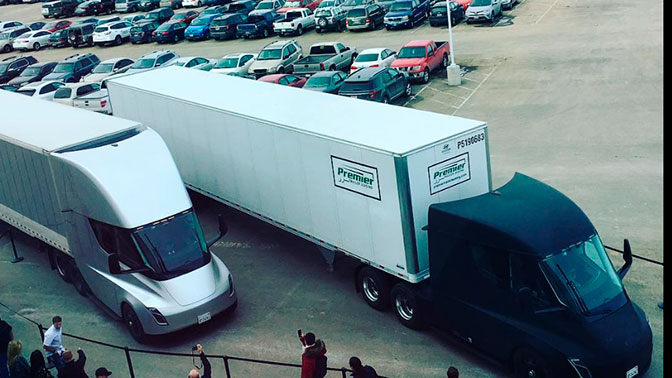 Вантажівки Tesla Semi вперше зробили рейс