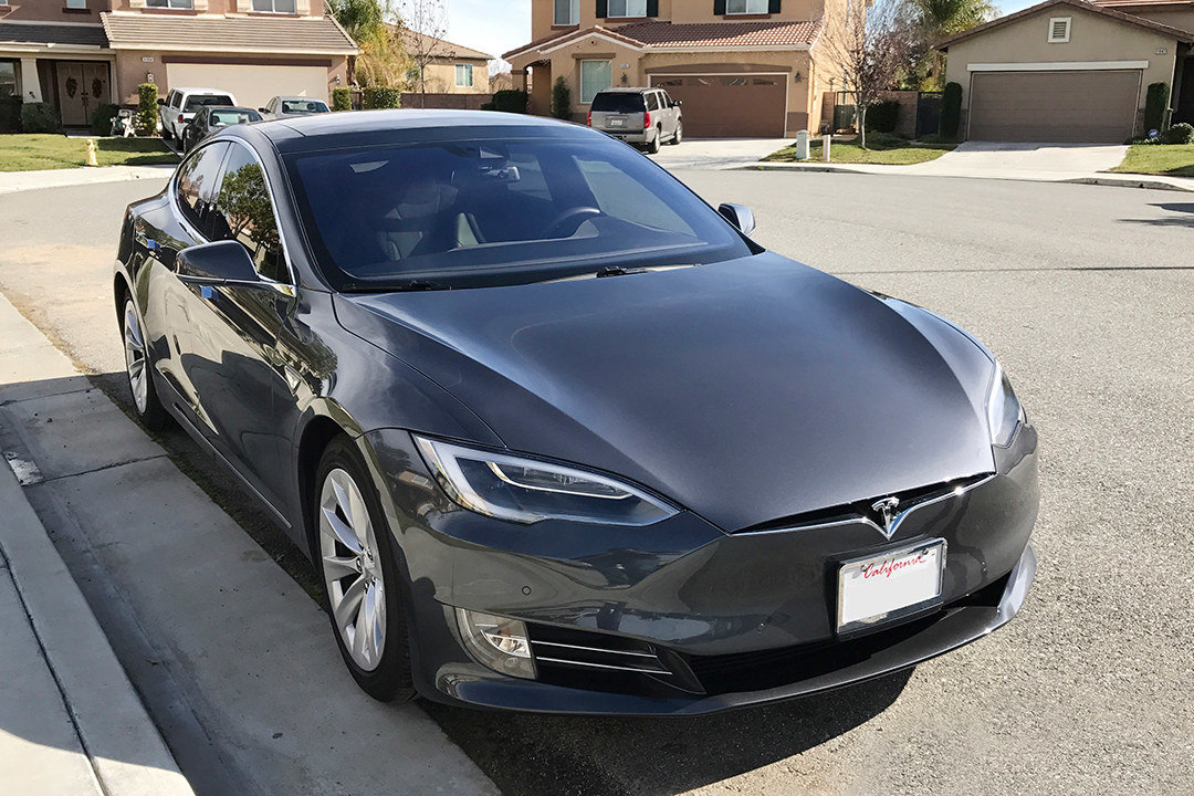 Власників електромобілів Tesla повідомили про відкликання "ранніх" Model S і Model X