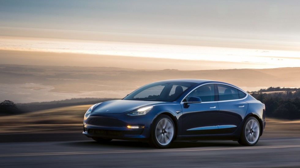 Стали відомі терміни виходу повнопривідної Tesla Model 3