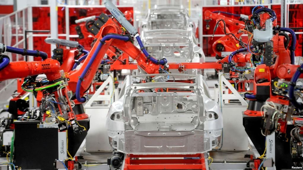 Маск: виробництво Tesla Model 3 зросте у три рази