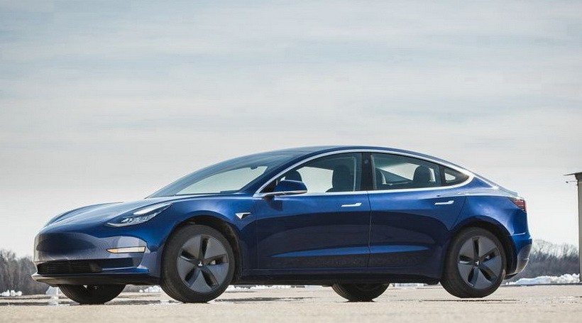 Замовлення на повнопривідну Tesla Model 3 почнуть приймати цього тижня