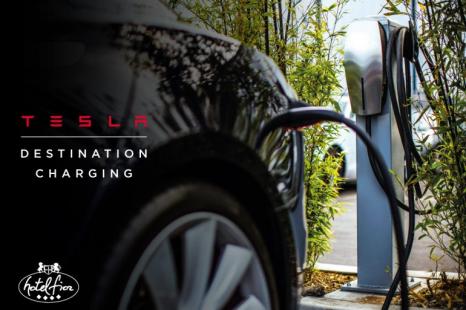 Tesla зробила компактні Supercharger