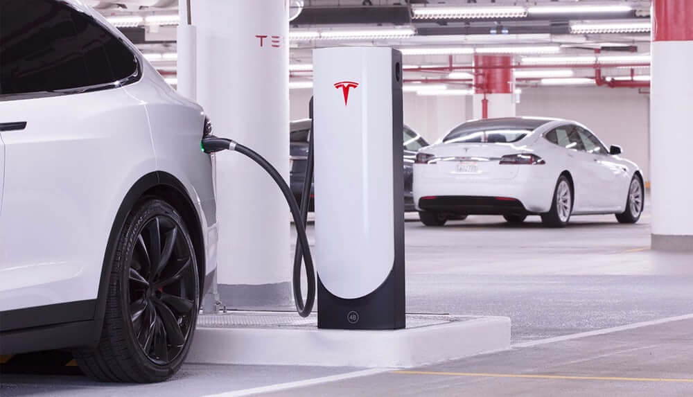 Tesla зробила компактні Supercharger