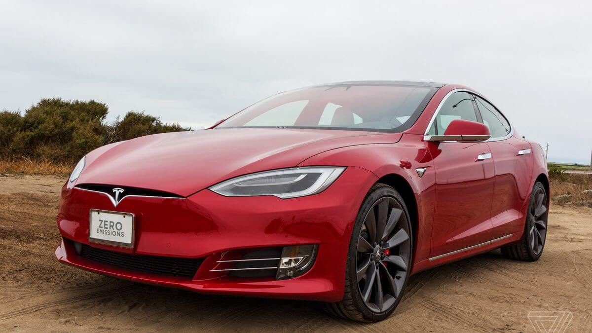 Аналітик: За рік акції Tesla подорожчають більш ніж на 40%