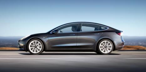 Як збирають Tesla Model 3: відео