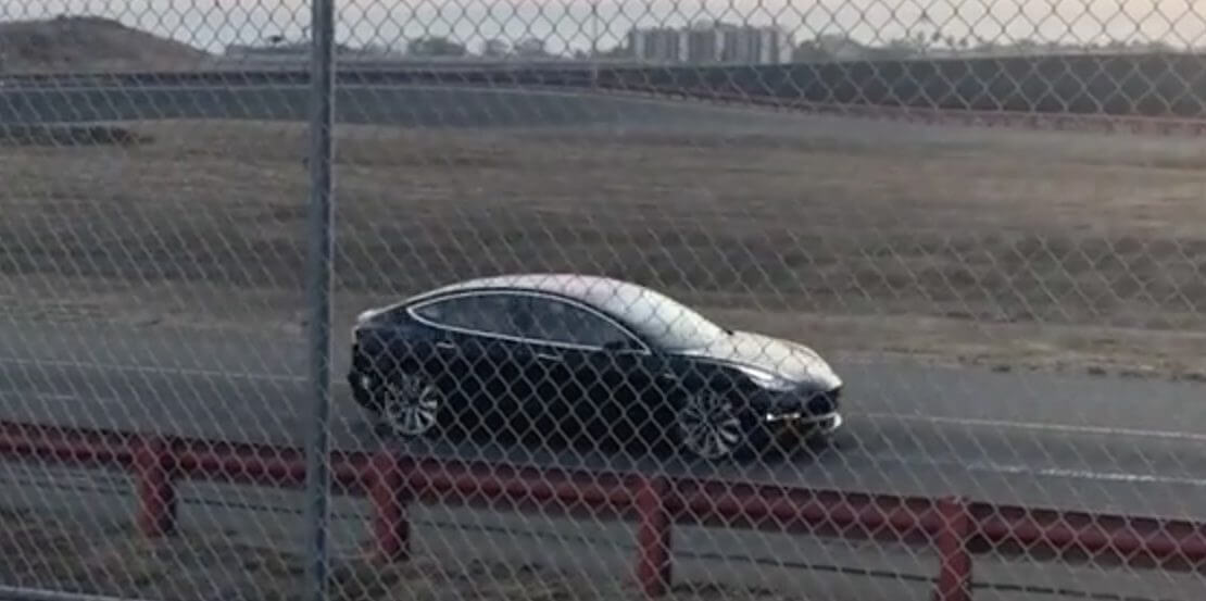 Спортивну Tesla Model 3 зняли на відео