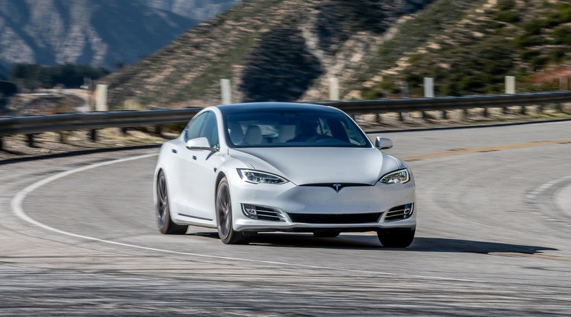 Скільки електромобілів продає Tesla за одну годину