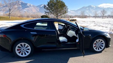 Tesla Model S перетворили на броньовик
