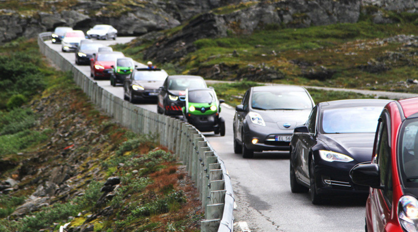 У Норвегії майже перестали купувати паливні авто