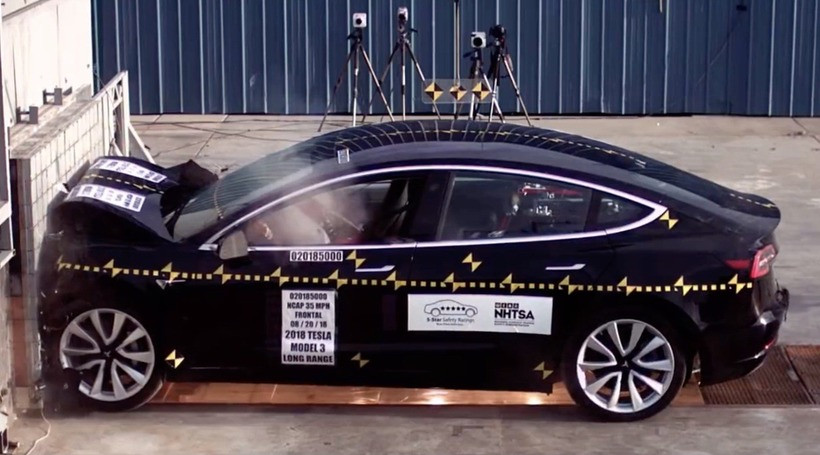 Tesla моделює краш-тести, ґрунтуючись на даних реальної експлуатації авто