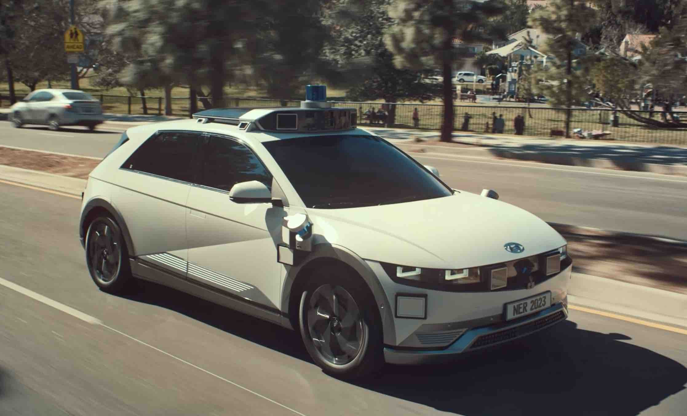 Відео: електрокрос Hyundai Ioniq 5 їздить вулицями без водія