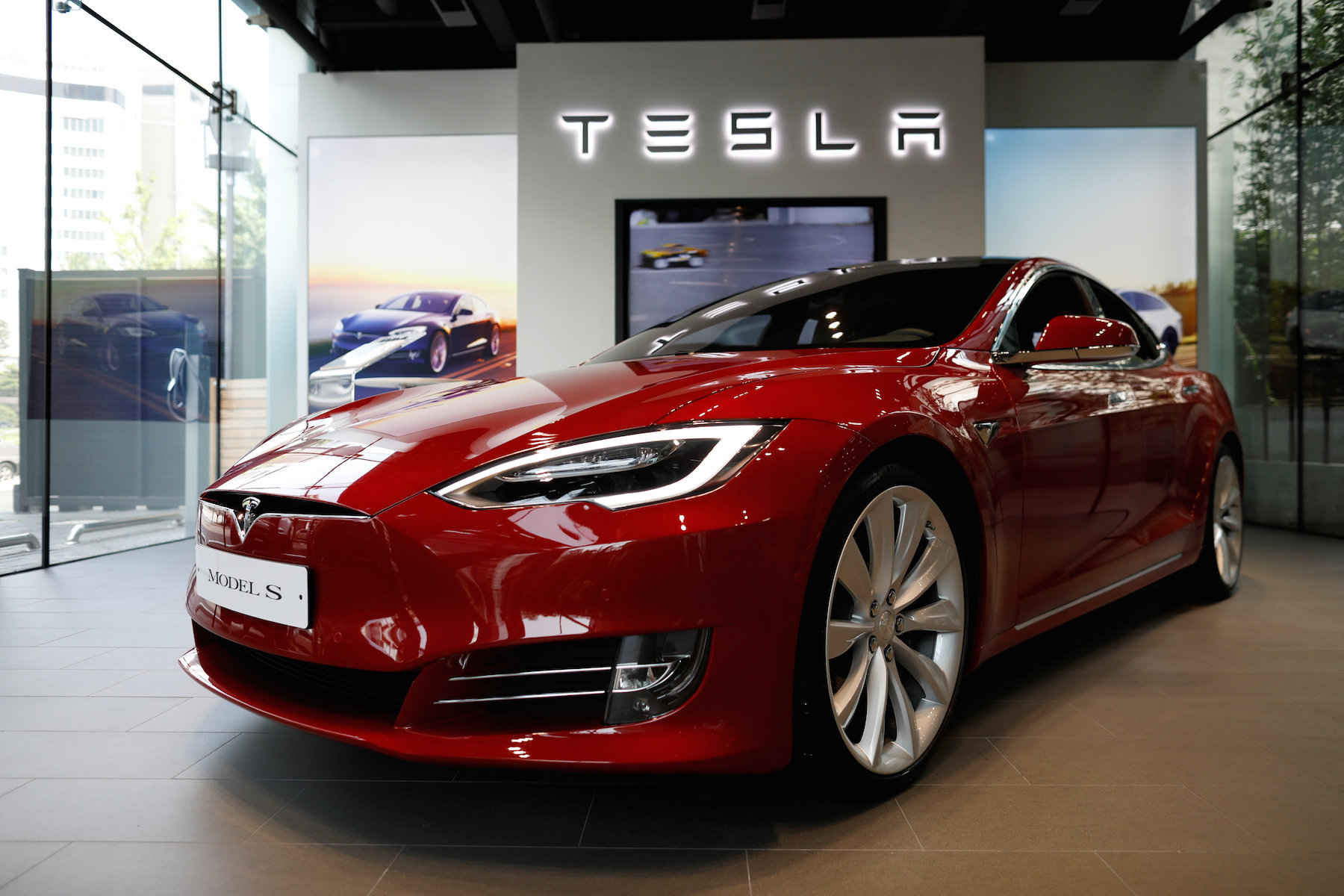 Tesla увійшла до ТОП-3 найвпливовіших компаній США