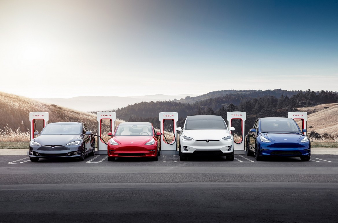 Скільки Tesla витратить на швидкі зарядки в цьому році? Є цифра!
