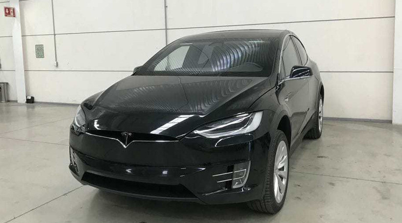 Tesla Model X перетворили на броньовик