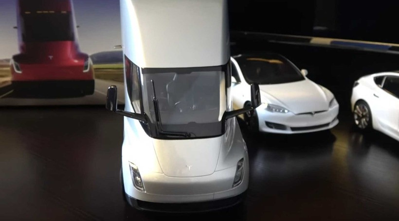 Тягач Tesla Semi - лише за 250 доларів!