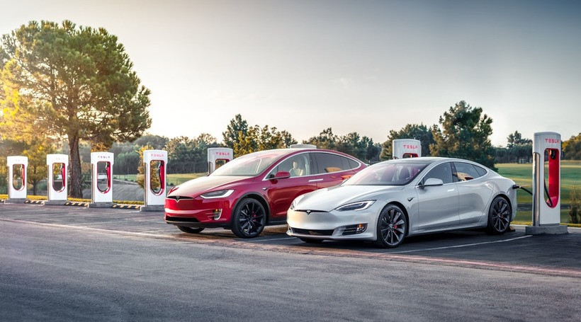 Tesla повертає безкоштовне заряджання для Model S та Model X. Але не для всіх