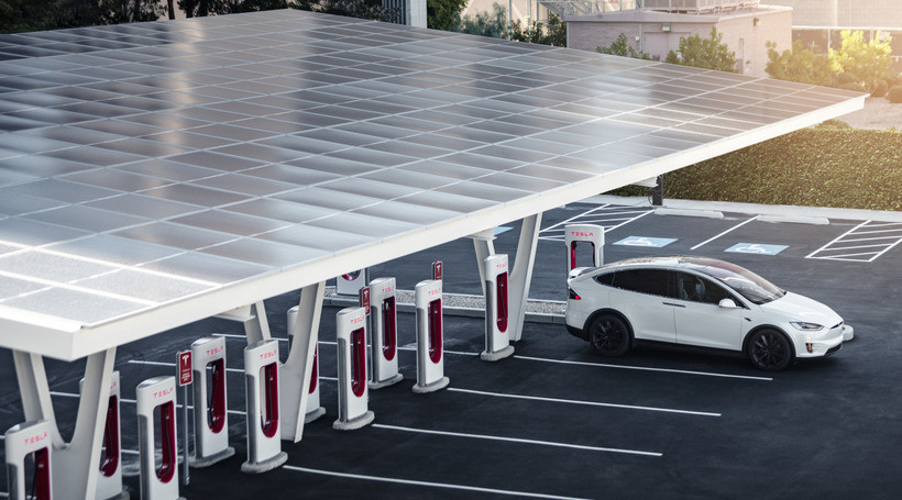 Перша унікальна Tesla Supercharger: прийом 1500 машин на добу та електрика від сонця