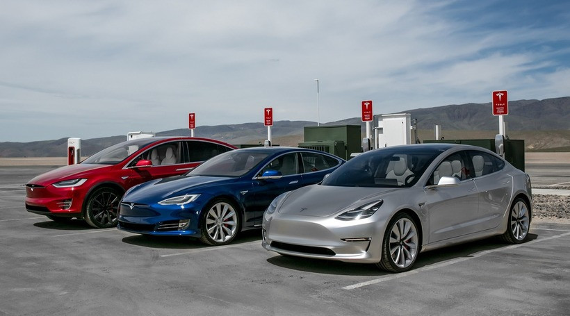 Tesla відчутно знизила ціни на свої електромобілі