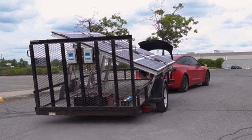 Tesla Model 3 спробували зарядити на ходу енергією сонця: що з цього вийшло